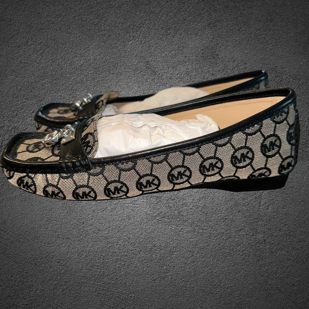 Michael Kors Women’s Size 6M/36M Shoes Black and Tan Leather Flat Loafers - Picture 3 of 10